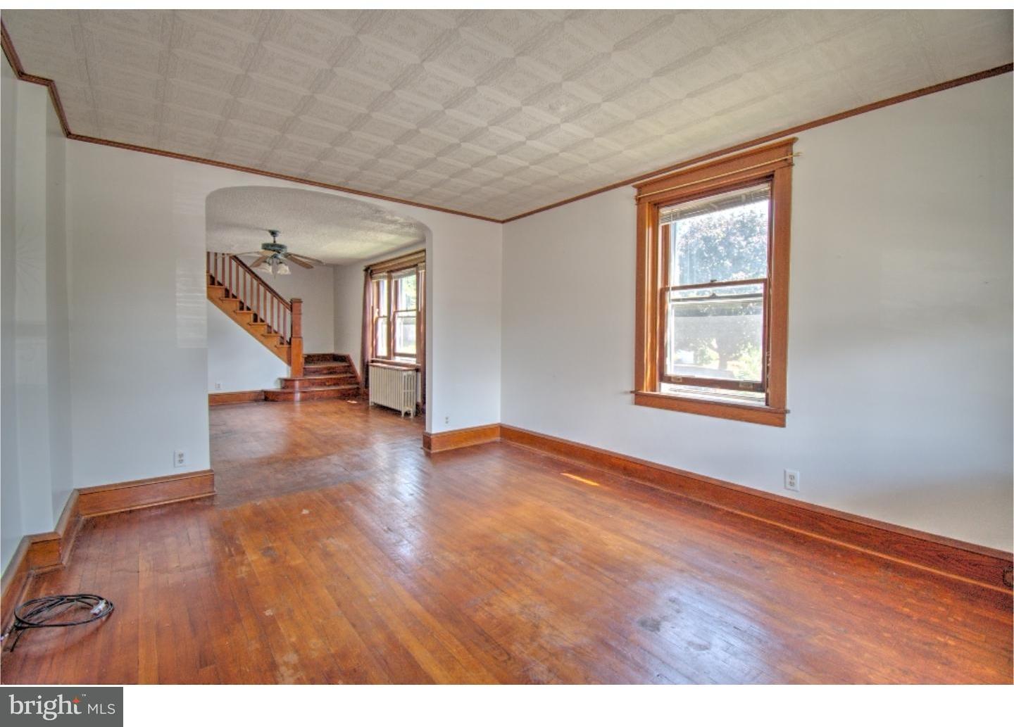 301 State Street Shillington, PA 19607 - Photo 5 of 25 Living Room