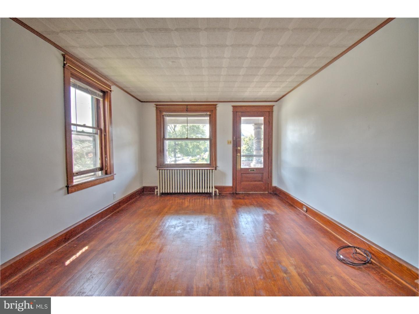 301 State Street Shillington, PA 19607 - Photo 6 of 25 Living Room