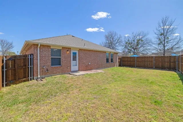 a front view of house with yard
