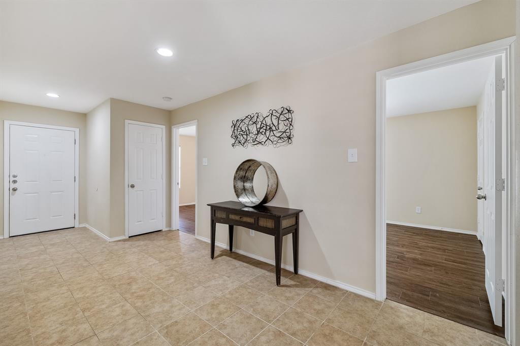 5016 Pacific Way Frisco, TX 75036 - Photo 2 of 24 a view of a livingroom with a bench and a cabinet