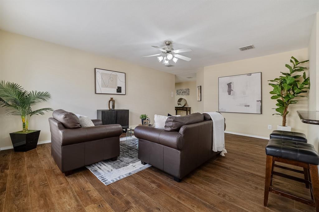 5016 Pacific Way Frisco, TX 75036 - Photo 7 of 24 a living room with furniture a potted plant and a lamp