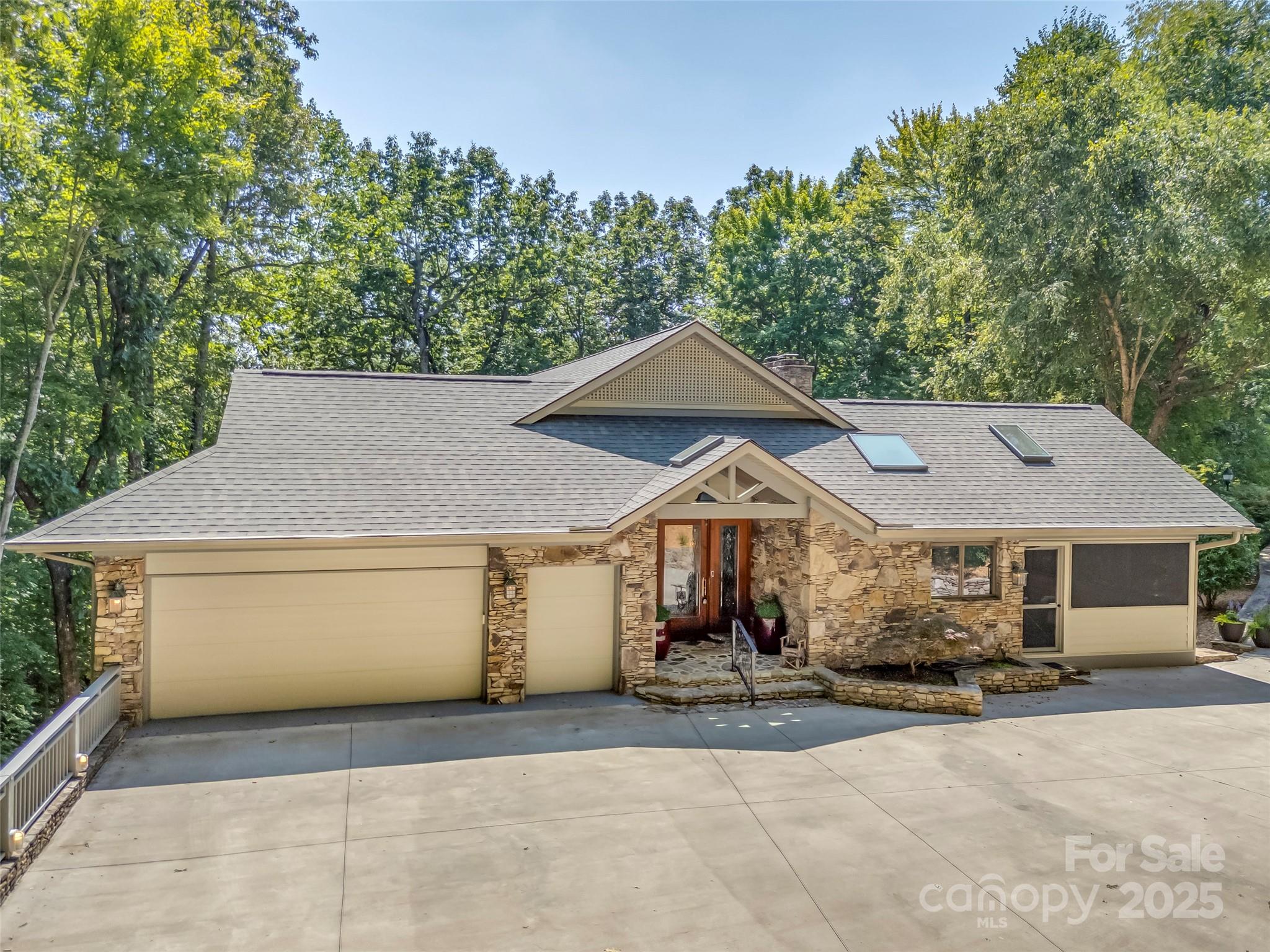 117 Little Cherokee Ridge Hendersonville, NC 28739 - Photo 4 of 48 Gallery Image 4