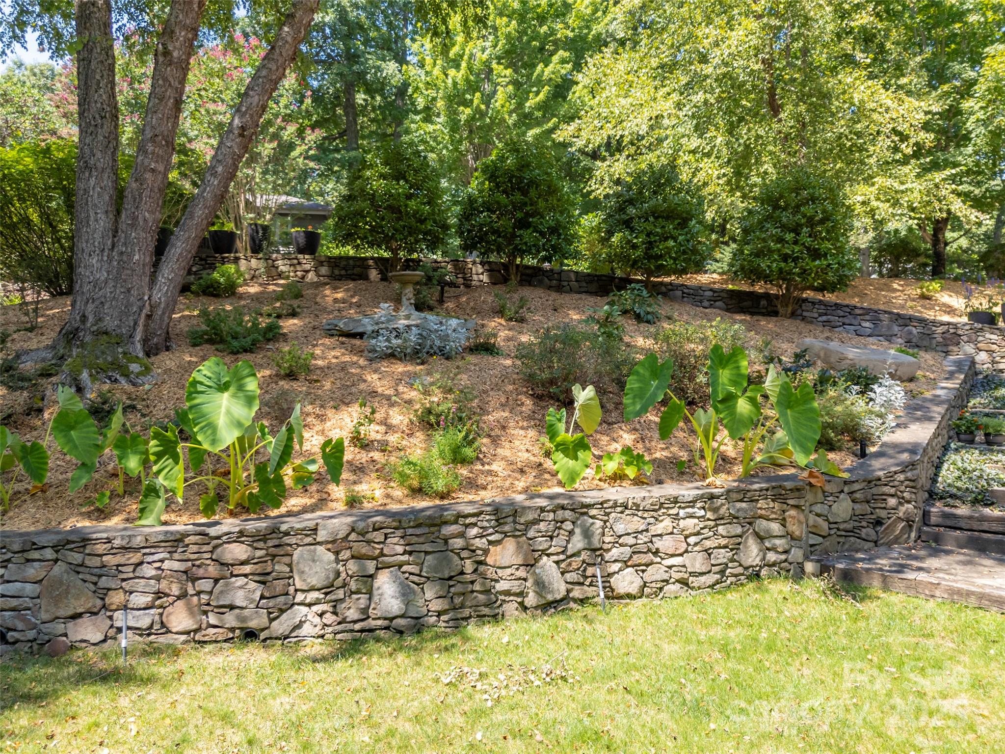 117 Little Cherokee Ridge Hendersonville, NC 28739 - Photo 5 of 48 Gallery Image 5