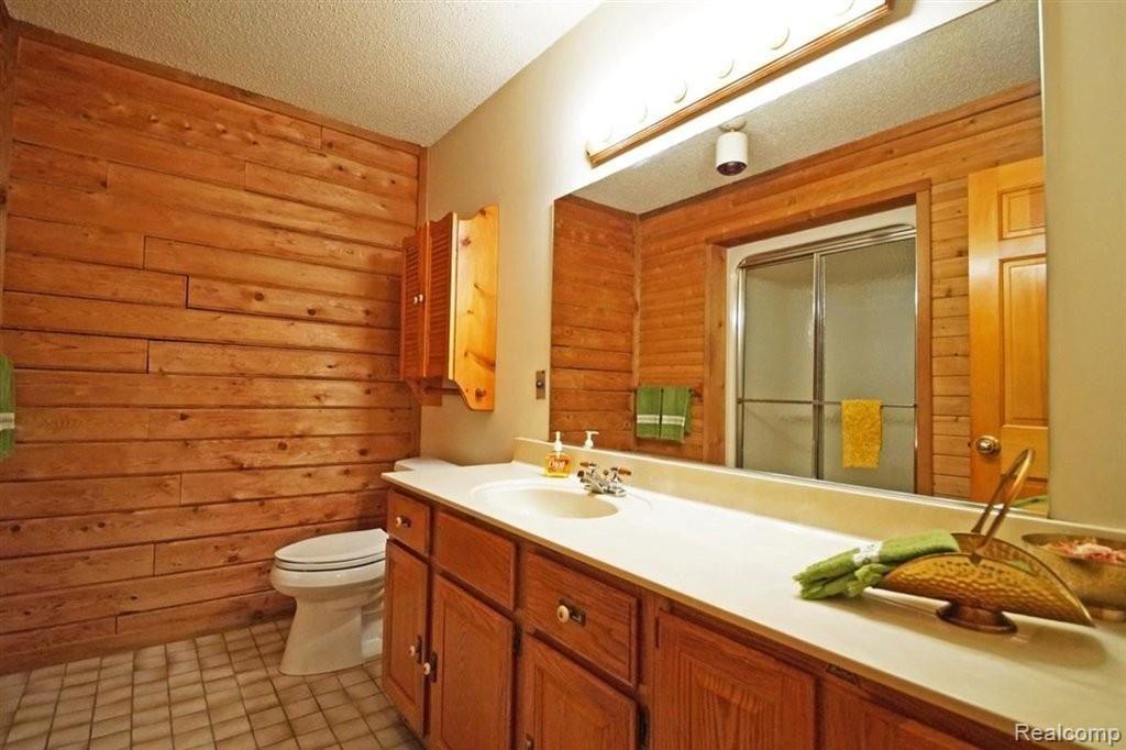 5405 Richardson Road Howell, MI 48843 - Photo 11 of 25 Master bath