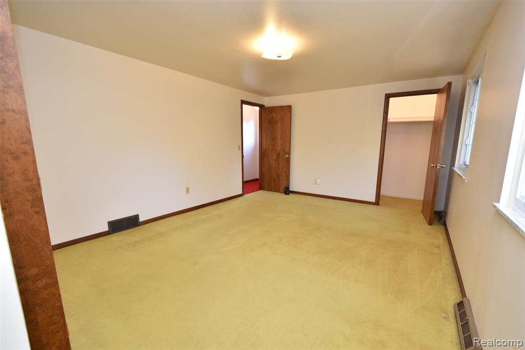 2356 Rochester Road Leonard, MI 48367 - Photo 24 of 40