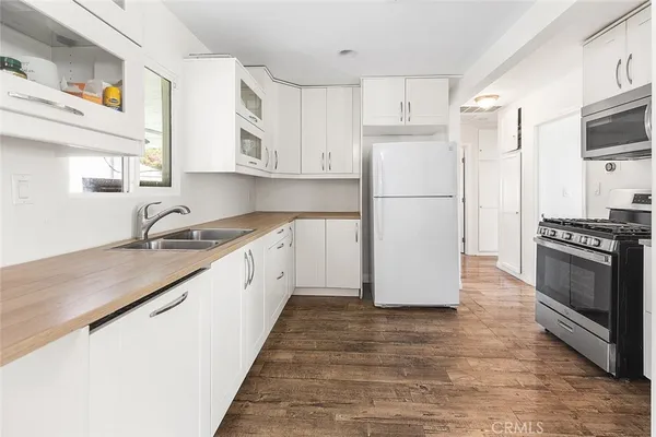 $850,000 | 8827 Sylmar Avenue, Panorama City, CA 91402