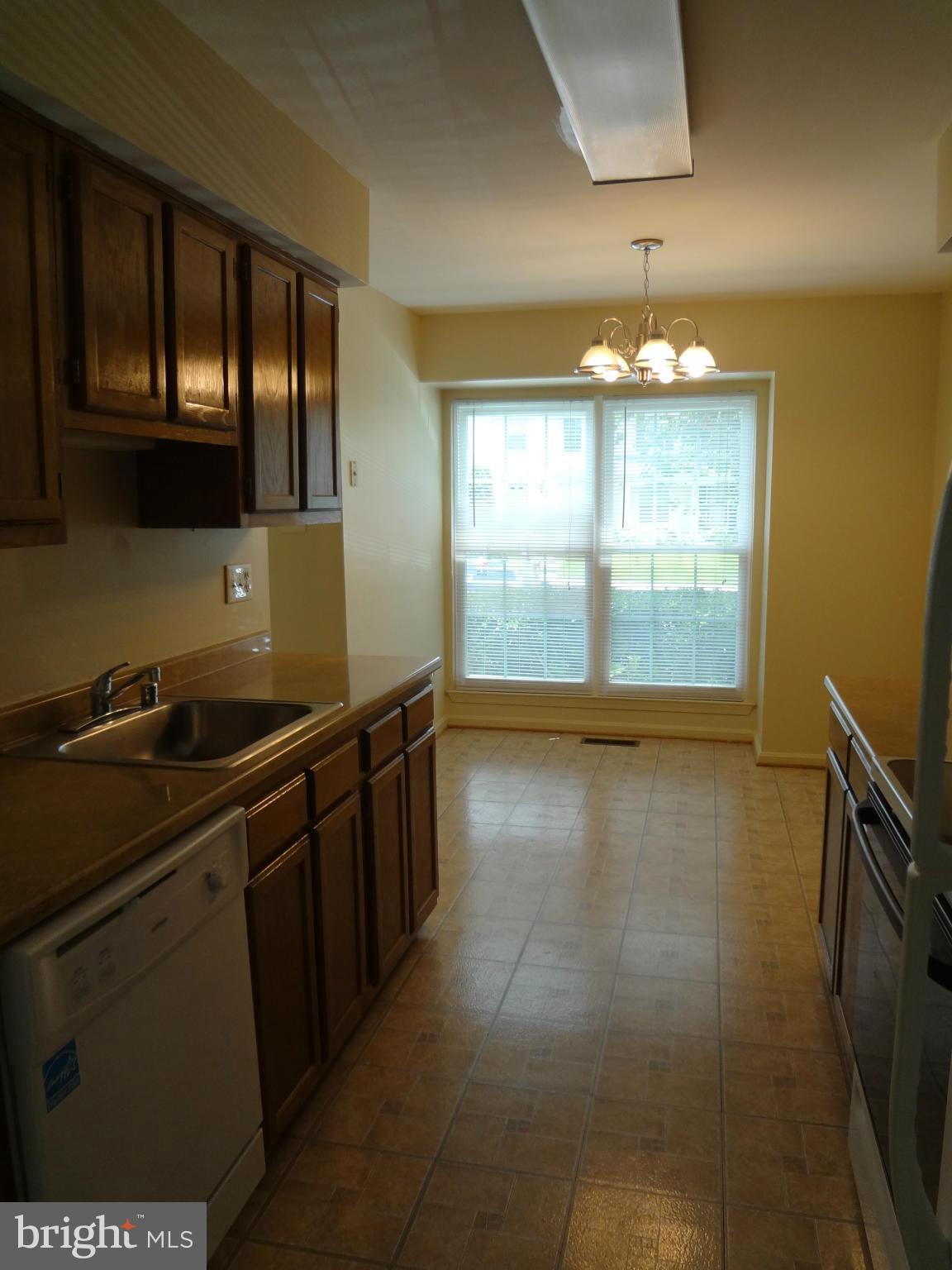 14849 Hammersmith Circle Silver Spring, MD 20906 - Photo 4 of 24 Kitchen