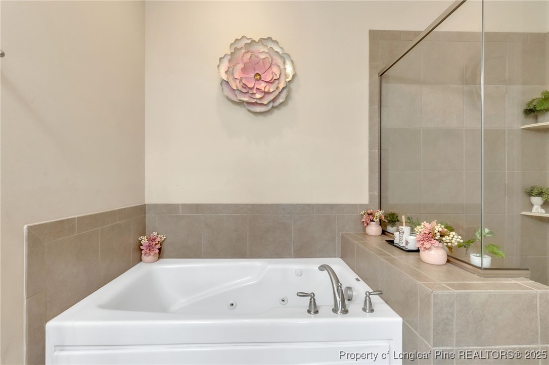 124 Gallery Drive, Unit 302 Spring Lake, NC 28390 - Photo 25 of 33 a bathroom with a tub and a shower