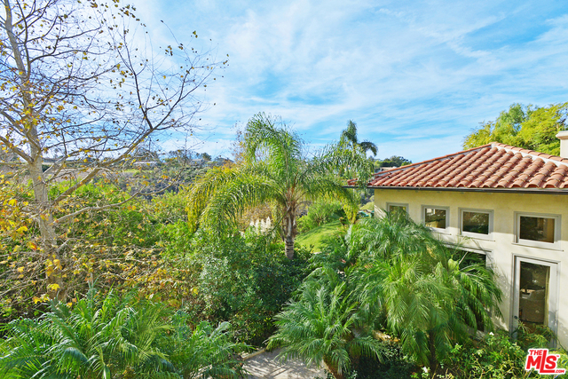 6725 Portshead Road Malibu, CA 90265 - Photo 15 of 36