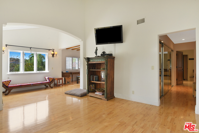 6725 Portshead Road Malibu, CA 90265 - Photo 23 of 36