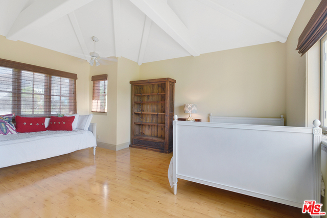 6725 Portshead Road Malibu, CA 90265 - Photo 9 of 36