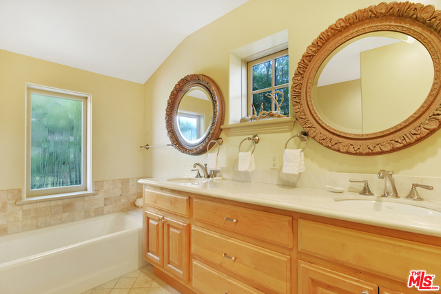 6725 Portshead Road Malibu, CA 90265 - Photo 10 of 36