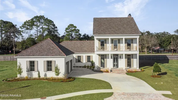 $897,000 | 403 Ivy Cottage Drive, Youngsville, LA 70592