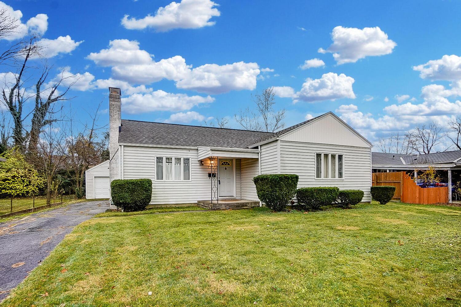 2017 Jervis Road Columbus, OH 43221 - Photo 1 of 40 50044179-003_web