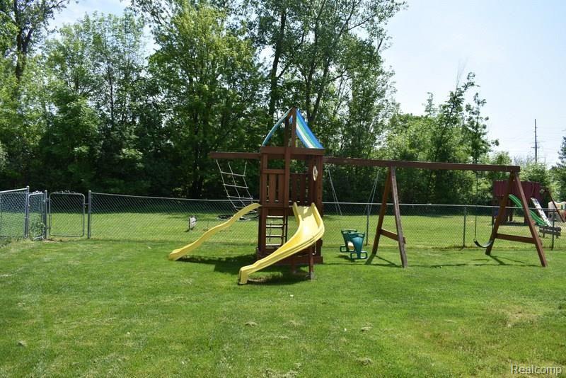 202 North Willard Road Canton, MI 48187 - Photo 23 of 29 23 YARD.JPG