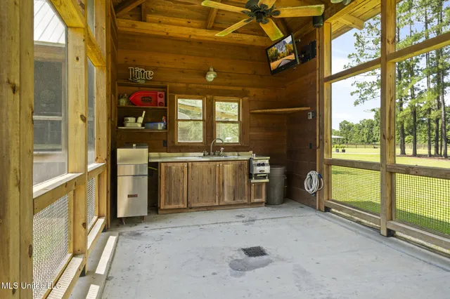 $3,250,000 | 1163 John Amacker Road, Poplarville, MS 39470