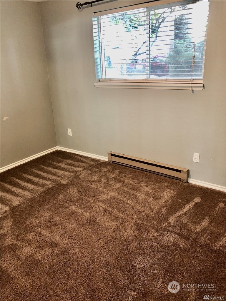 820 Cady Road, Unit B103 Everett, WA 98203 - Photo 11 of 16 an empty room with a window