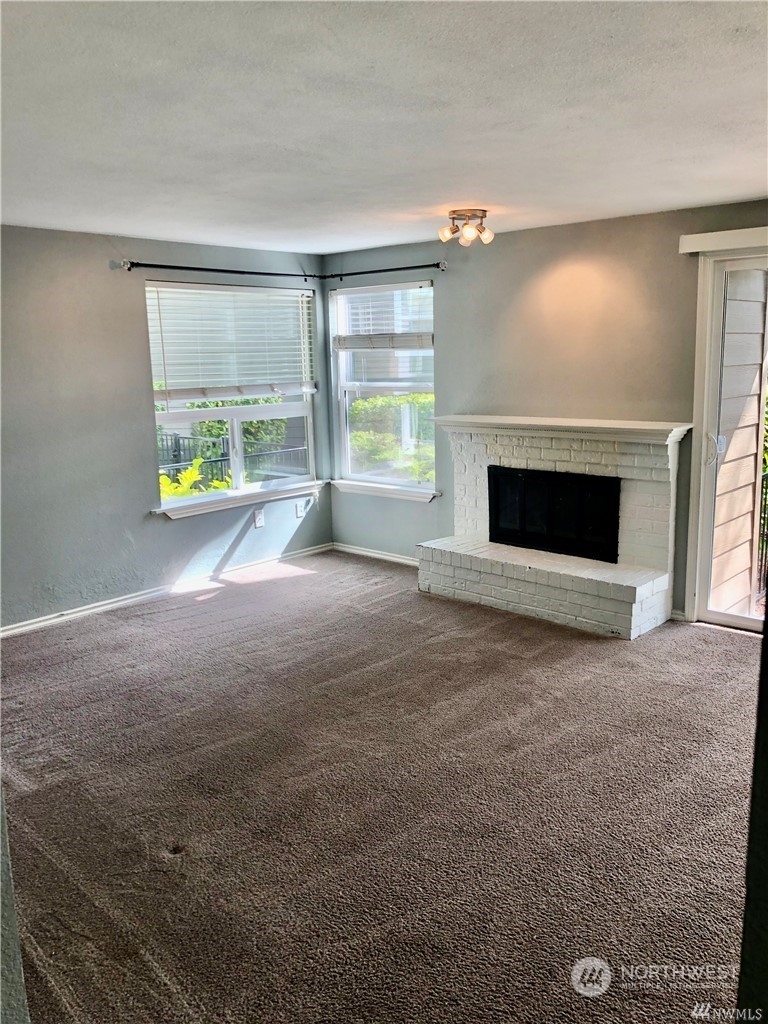 820 Cady Road, Unit B103 Everett, WA 98203 - Photo 5 of 16 a view of empty room with front door