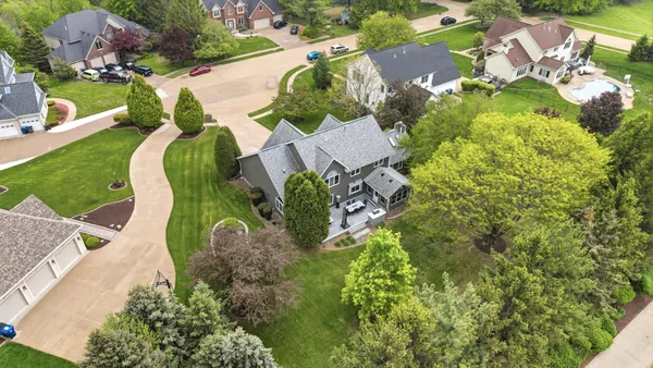 $668,500 | 4986 Foxborough Court, Bettendorf, IA 52722