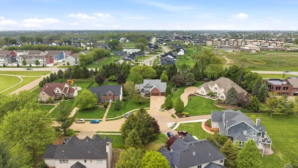$668,500 | 4986 Foxborough Court, Bettendorf, IA 52722