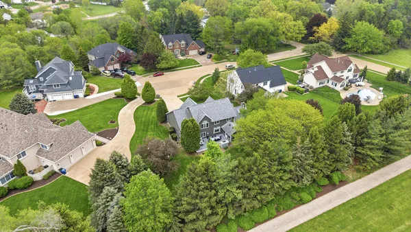 $668,500 | 4986 Foxborough Court, Bettendorf, IA 52722