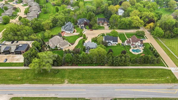 $668,500 | 4986 Foxborough Court, Bettendorf, IA 52722