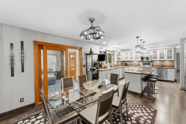 $668,500 | 4986 Foxborough Court, Bettendorf, IA 52722