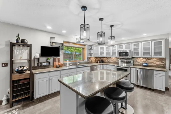 $668,500 | 4986 Foxborough Court, Bettendorf, IA 52722