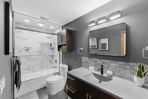 $668,500 | 4986 Foxborough Court, Bettendorf, IA 52722
