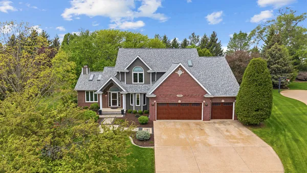 $668,500 | 4986 Foxborough Court, Bettendorf, IA 52722