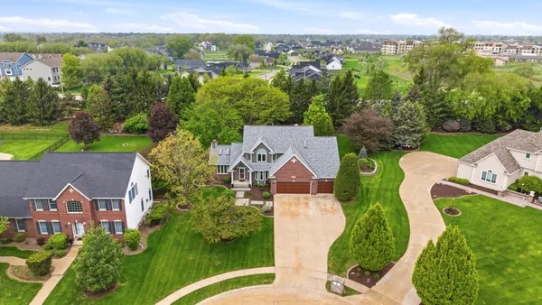 $668,500 | 4986 Foxborough Court, Bettendorf, IA 52722