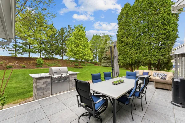 $668,500 | 4986 Foxborough Court, Bettendorf, IA 52722