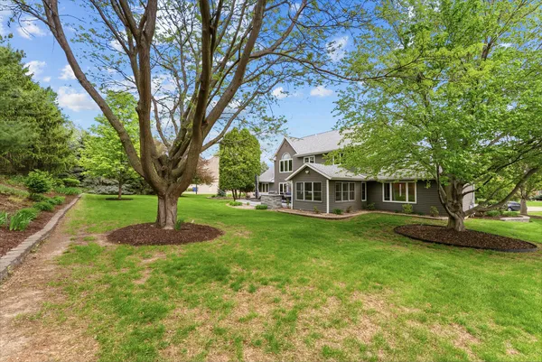 $668,500 | 4986 Foxborough Court, Bettendorf, IA 52722