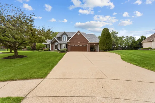 $668,500 | 4986 Foxborough Court, Bettendorf, IA 52722
