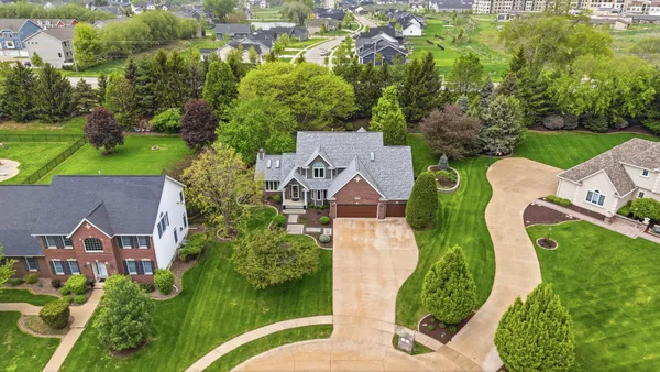$668,500 | 4986 Foxborough Court, Bettendorf, IA 52722