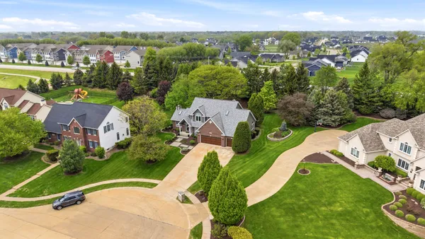 $668,500 | 4986 Foxborough Court, Bettendorf, IA 52722