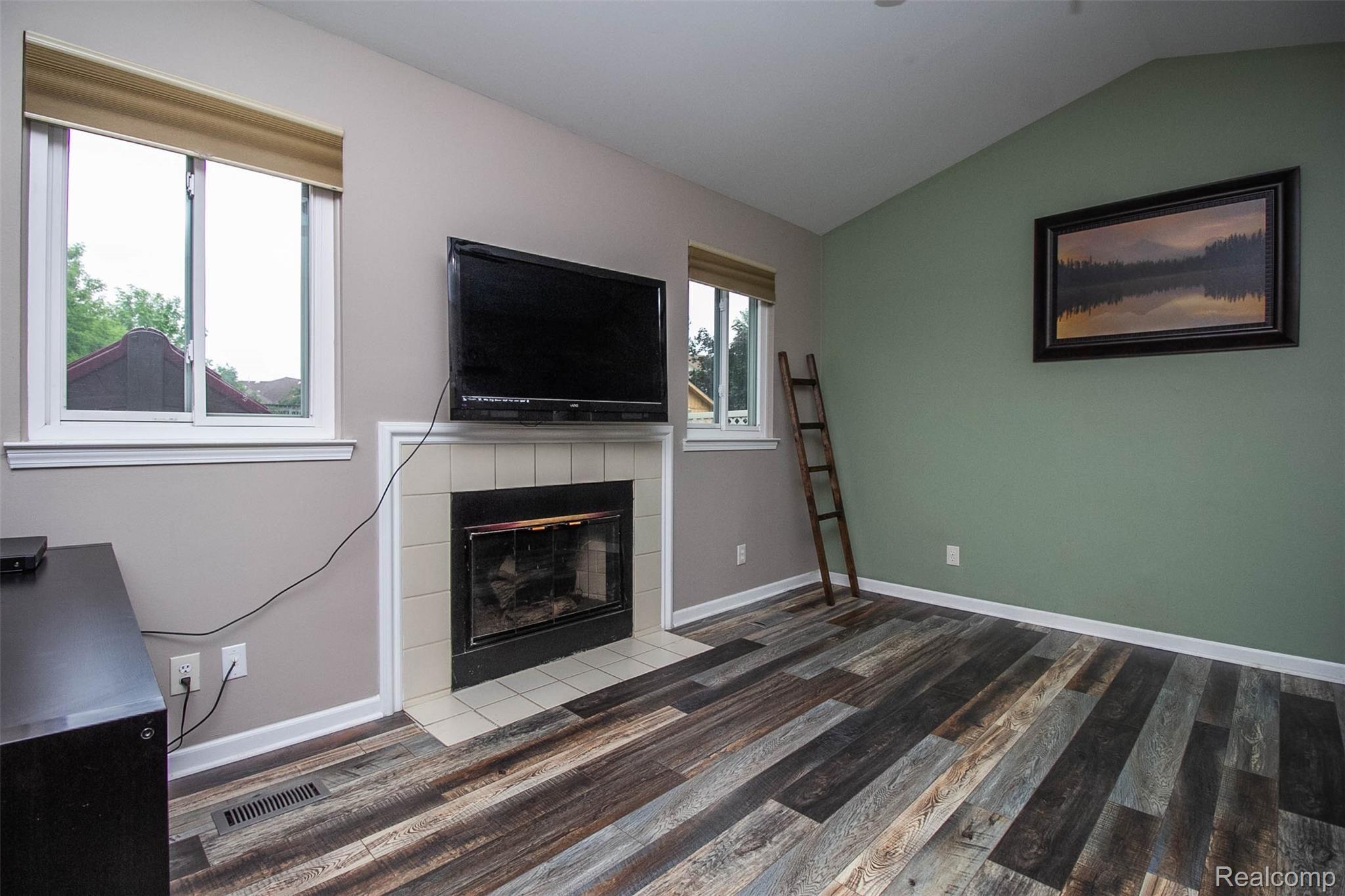 44569 Ridgefield Road Canton, MI 48188 - Photo 16 of 38 16.jpg