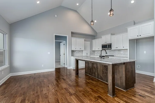 $489,950 | 2703 Stone Creek Avenue, Tonganoxie, KS 66086