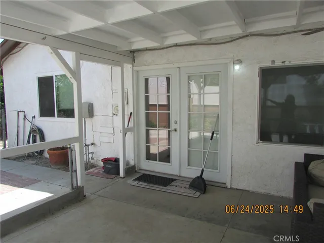 a view of living room with patio furniture and garden
