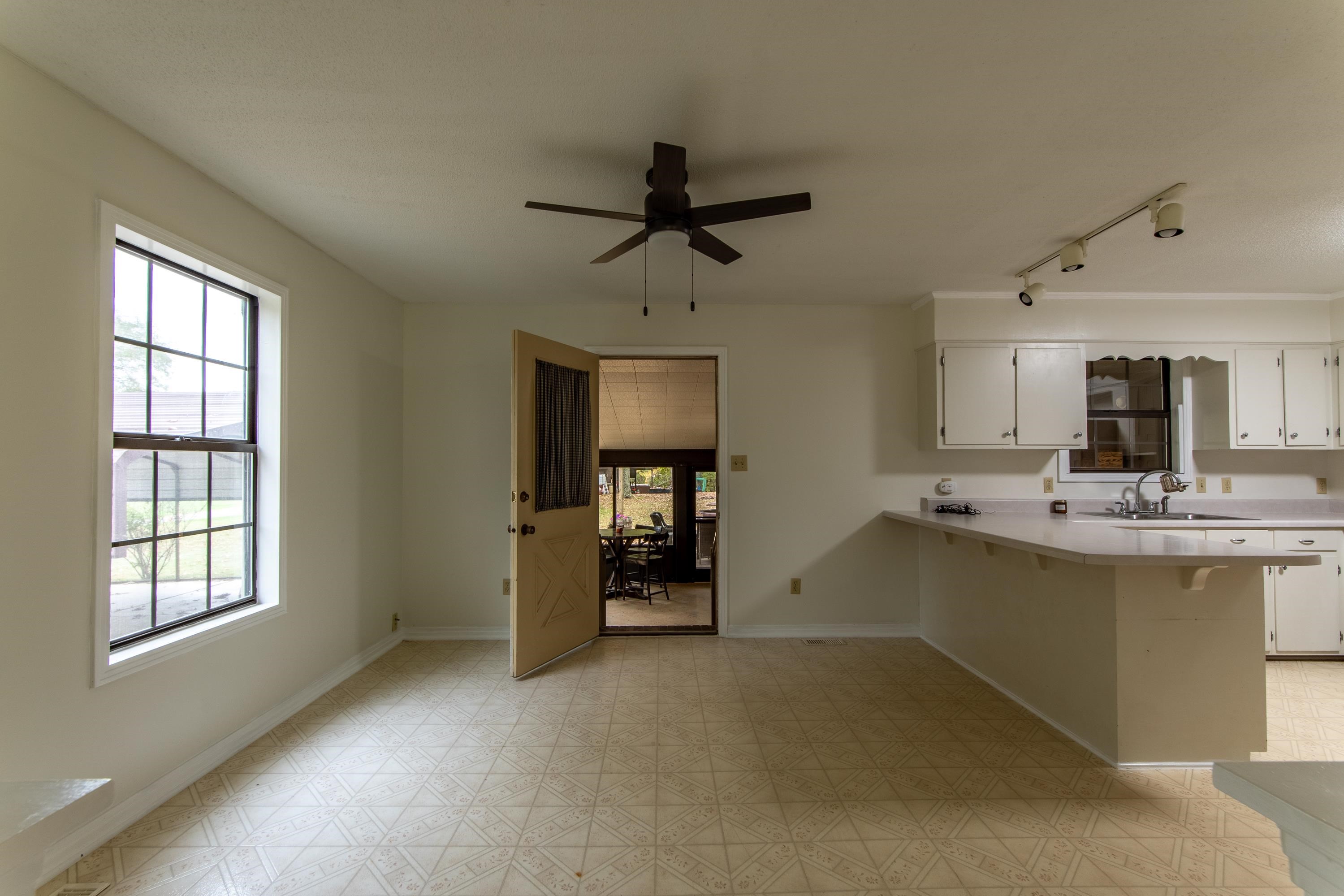 1790 Hamburg Loop Savannah, TN 38372 - Photo 7 of 40