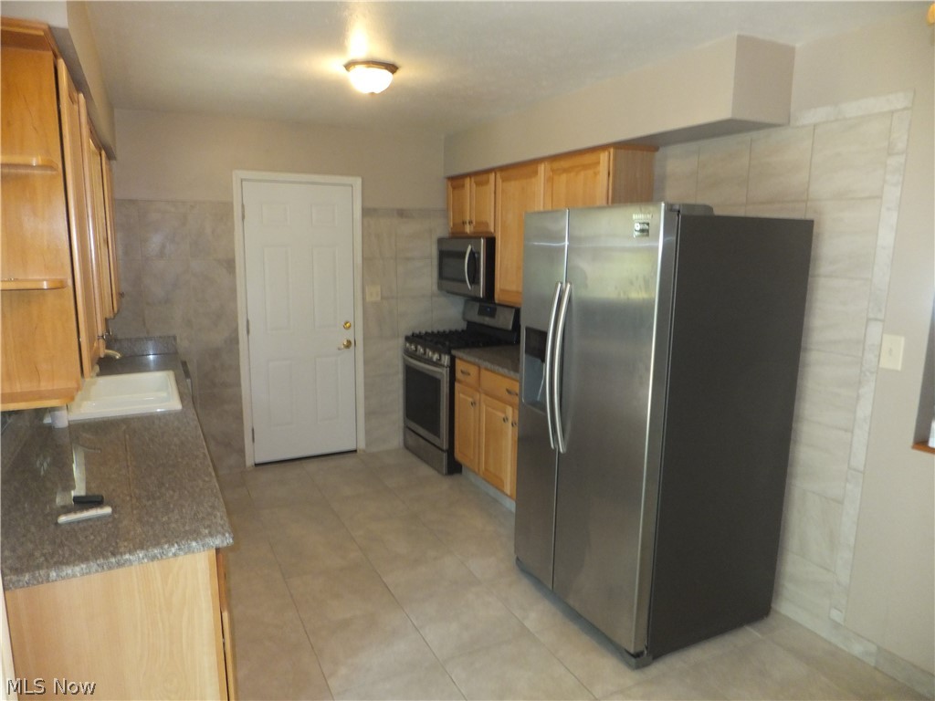 4641 Lake Road Sheffield Lake, OH 44054 - Photo 3 of 16