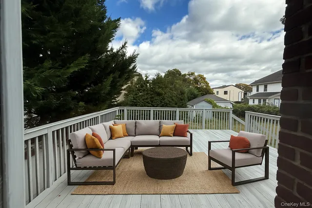 a view of sitting area with furniture