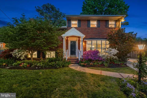 $1,395,000 | 2905 Maplewood Place, Alexandria, VA 22302