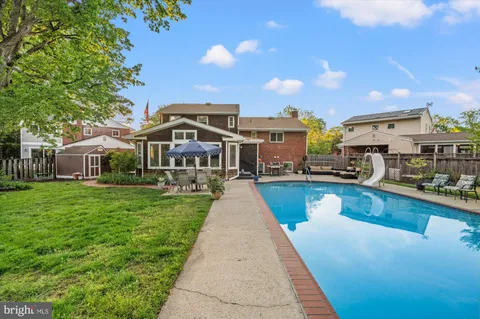 $1,395,000 | 2905 Maplewood Place, Alexandria, VA 22302