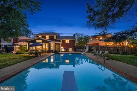 $1,395,000 | 2905 Maplewood Place, Alexandria, VA 22302