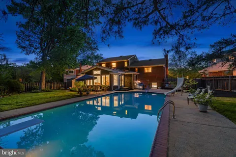 $1,395,000 | 2905 Maplewood Place, Alexandria, VA 22302