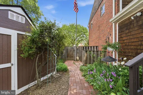 $1,395,000 | 2905 Maplewood Place, Alexandria, VA 22302