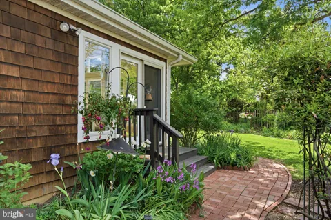 $1,395,000 | 2905 Maplewood Place, Alexandria, VA 22302