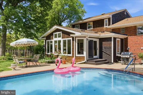 $1,395,000 | 2905 Maplewood Place, Alexandria, VA 22302