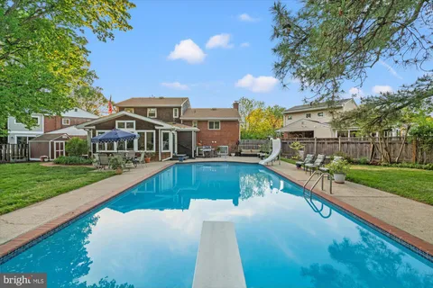 $1,395,000 | 2905 Maplewood Place, Alexandria, VA 22302